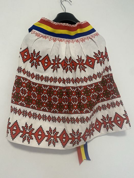 Fustă model traditional fetita