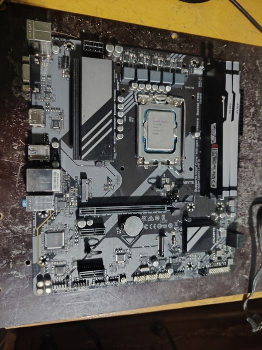 B760m, I5 13400f, 32 gb ddr5 6000.