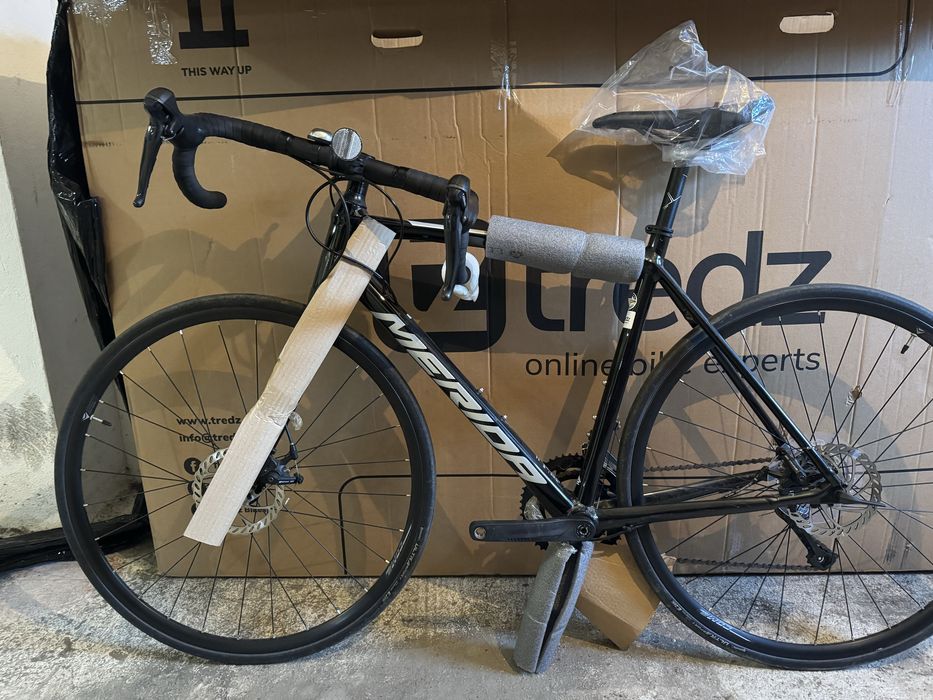 Bicicleta de sosea Merida Scultura 200 Disc – Model 2025 – Ca Nouă (Rulaj 100km)