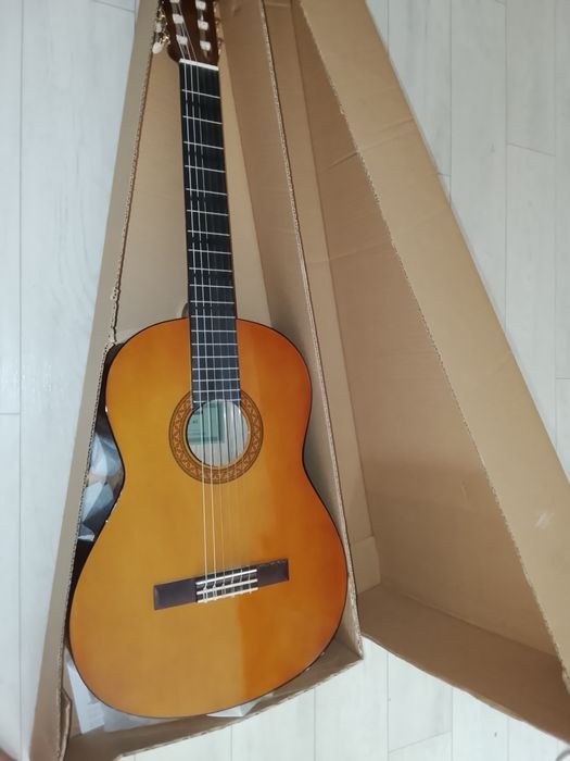 Продам гитара ямаха с-40