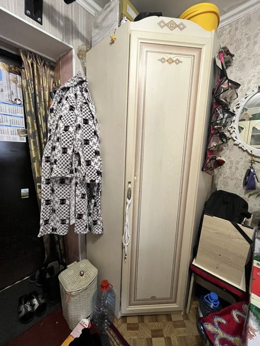 Продам угловой шкаф