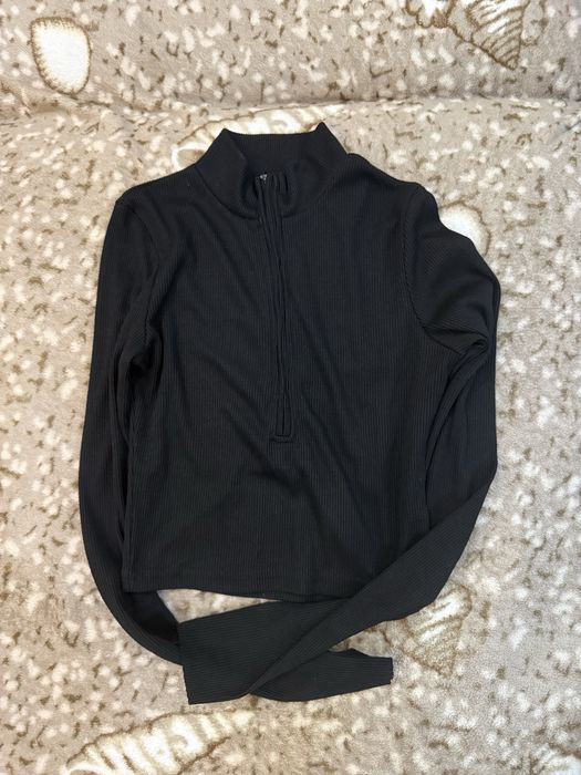 Топ с длиннымт рукавами на замке