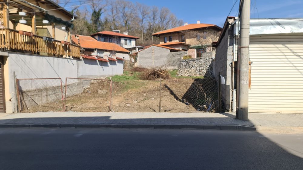 Продава или отдава под наем Парцел от собственик на Тюлбенска и Радецк