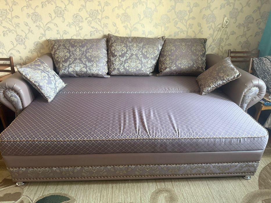 Диван в хорошем состоянии