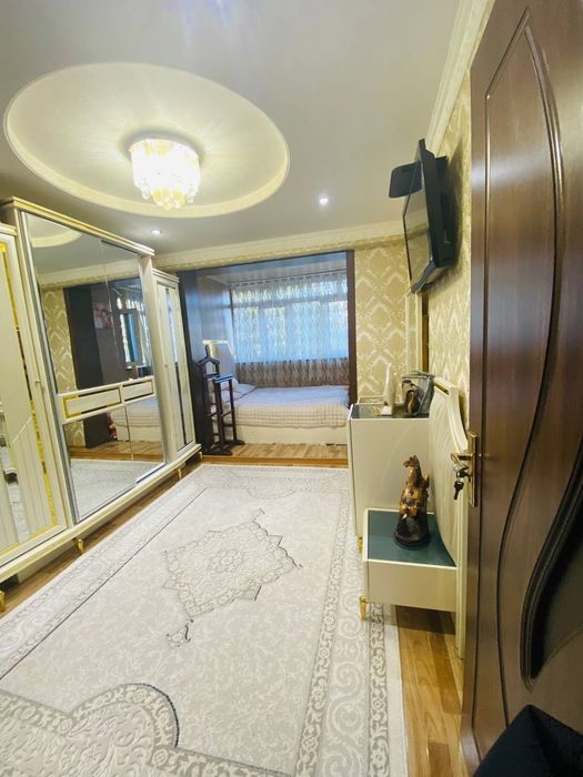 Ko'p qavatli uy joy. Samarqand shahar. Beruniy (Oktyabrskiy) ko'chada