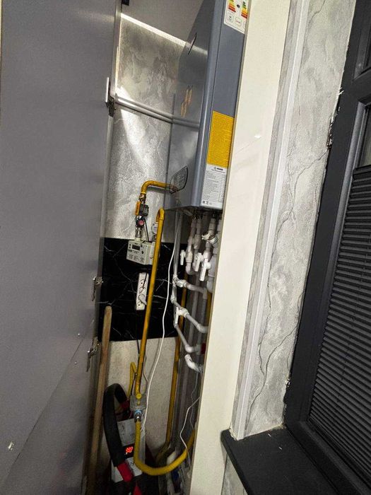 Metro yonidan 2 xonalik xonadon sotiladi 63 m2