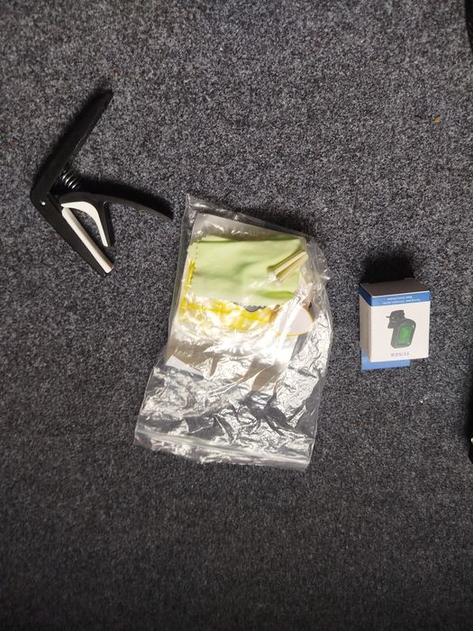 Gitara 40 dyumlik, uzunligi 105 sm