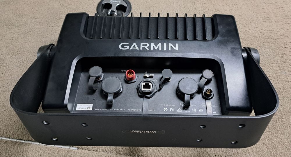 Vând sonar Garmin 1222xsv