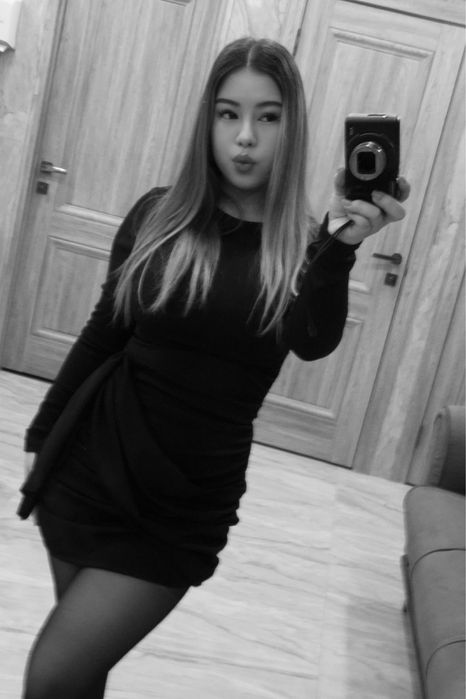 Чёрное обтягивающее платье, М.