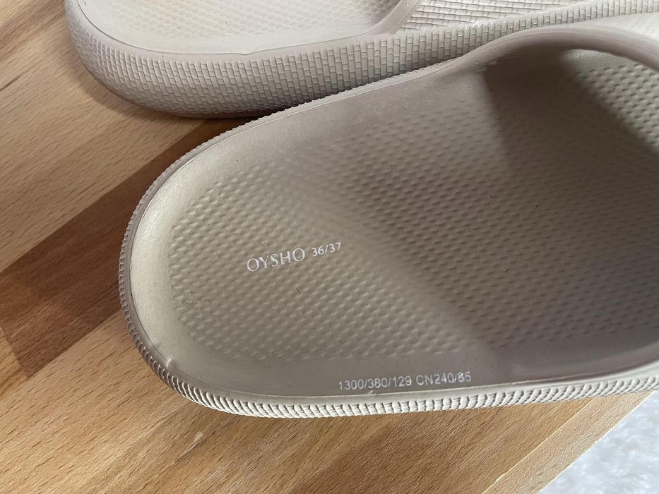 Slapi Oysho - marimea 36/37