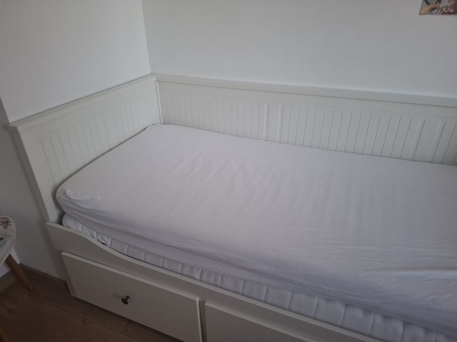 Кушетка Hemnes и 2 матрака