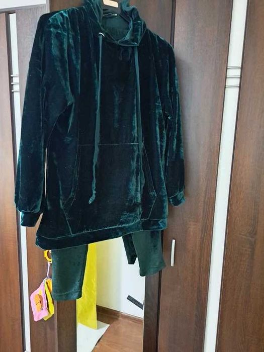 Jacheta / hanorac din catifea verde turcoaz Zara