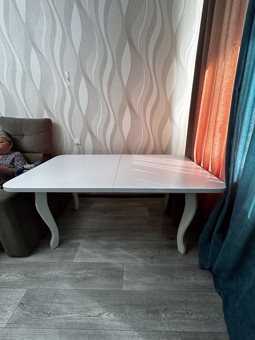 стол белый в отл сост