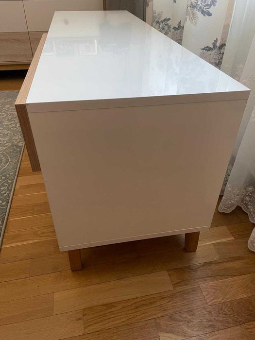 Comodă modernă stil Scandinav, MDF lucios & fag, făcută la comandă
