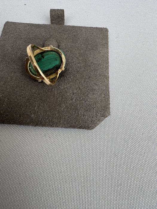 Inel din aur si malachit