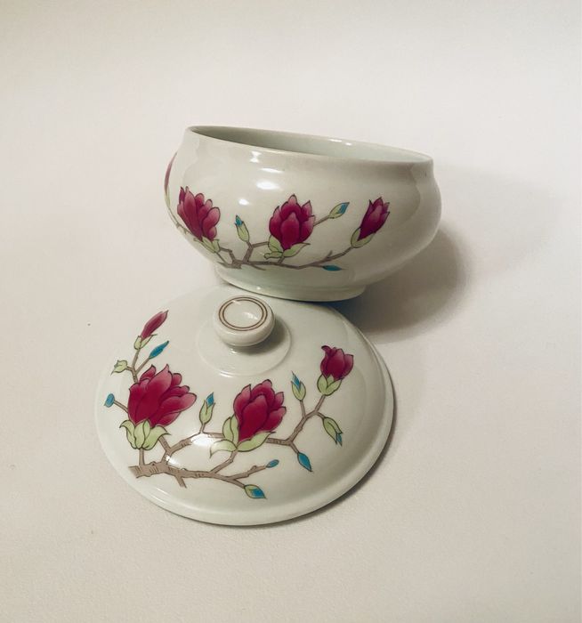 Сахарница с магнолиями