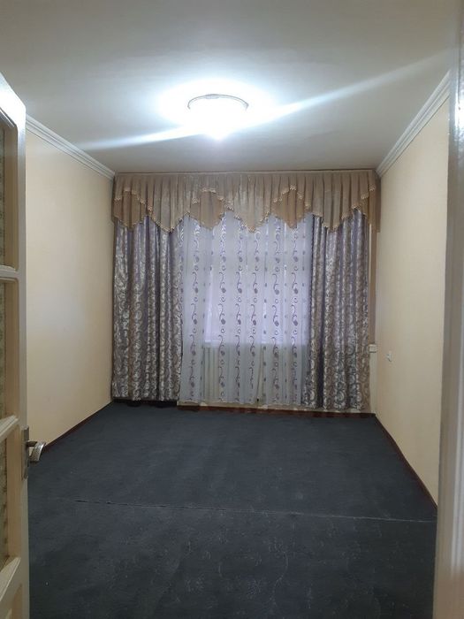 Юнусабад 8 квартал. Продается квартира 2/2/4