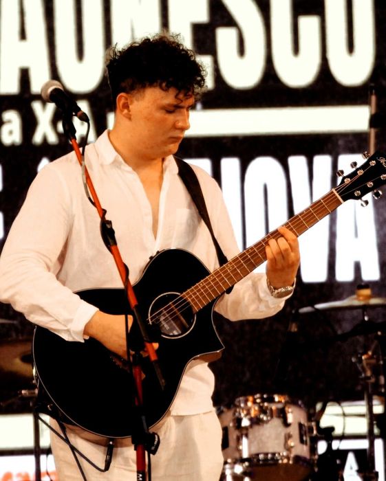 Cursuri de chitară cu Bogdan Enache