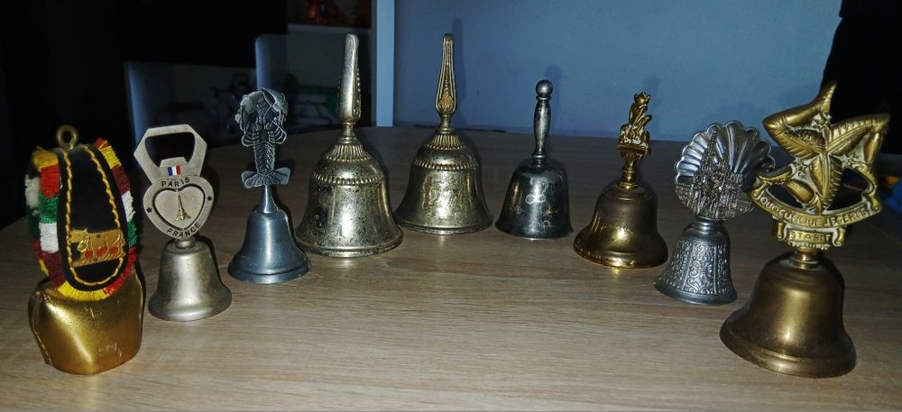 Vând clopoței de colecție..