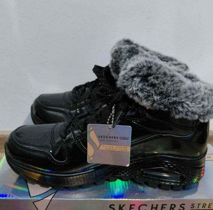 Vând ghete   de damă SKECHERS de iarnă