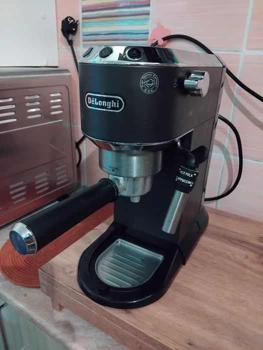 Кофемашина рожковая Delonghi