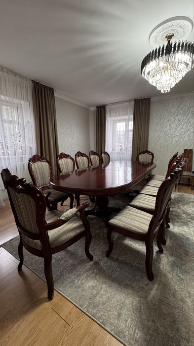 Стол со стульями