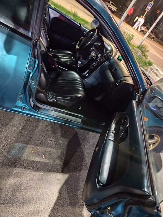 Продам машину срочно Мазда 323Ва 1996