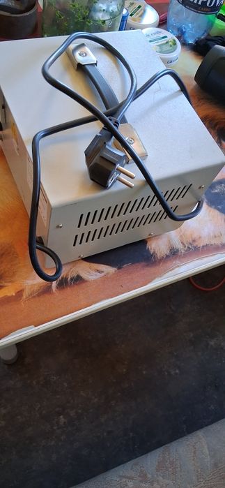 Stabilizator de  tensiune