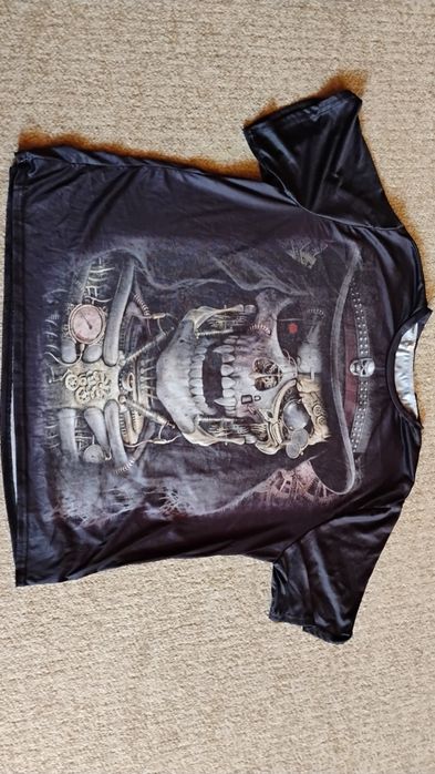 Tricou craniu și scorpion