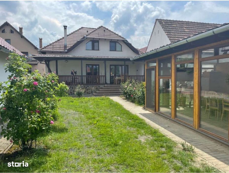 Casa NOUA 6 camere 7 bai teren 1.300 mp ,panouri foto-voltaice Orlat