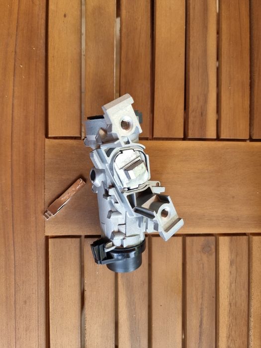 Contact pornire #NOU + lama cheie briceag VW Golf 5 Jetta A3 Octavia 2