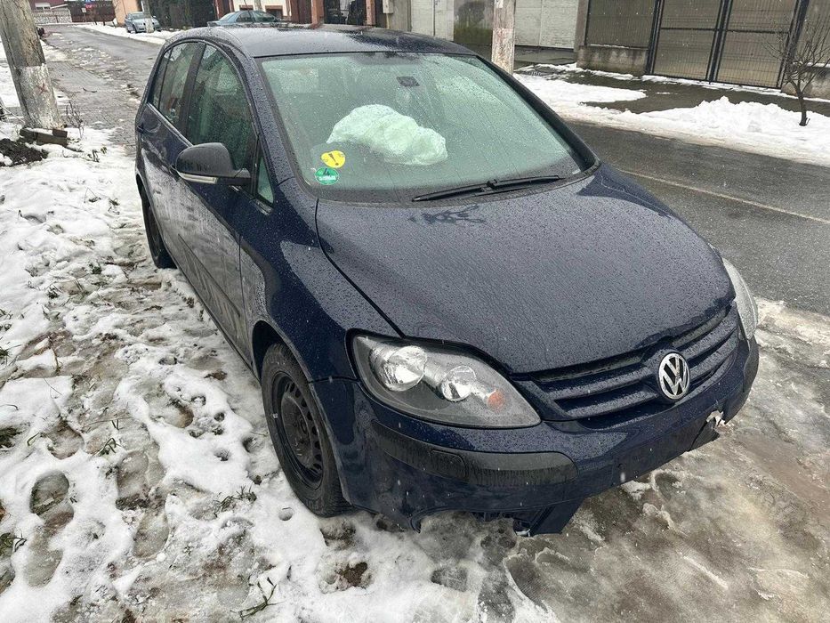 Dezmembrez VW Golf 5 Plus 1.9TDI Motor BLS