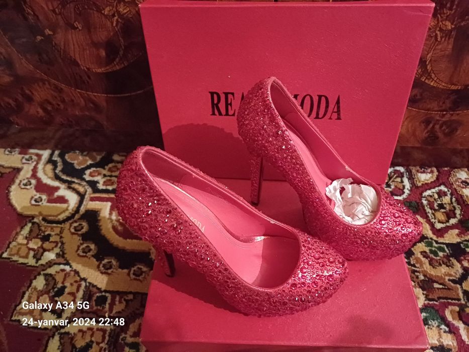 Balan poshnali ayollar tufligi sotiladi