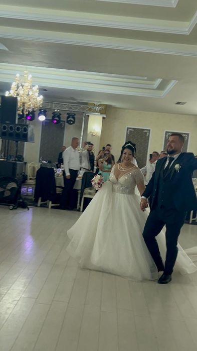 Rochie de mireasa xxl cu trena si pietricele