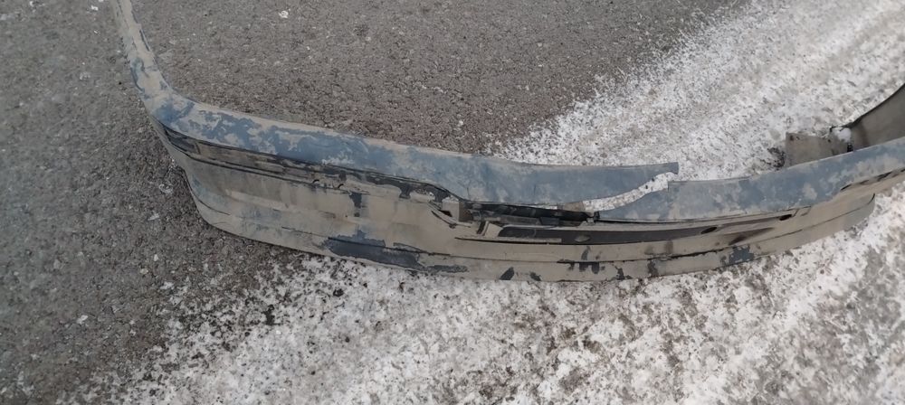 Бампер передний на е36 поломаный