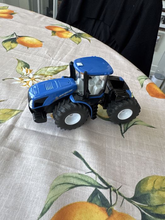 Детска играчка трактор New holland 1:50 Siku
