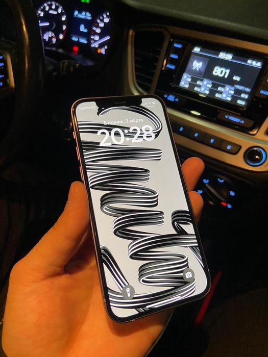 Айфон 12 идеал.