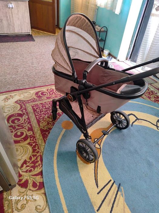 Продаётся срочно в отличном состоянии каляска трансформер.