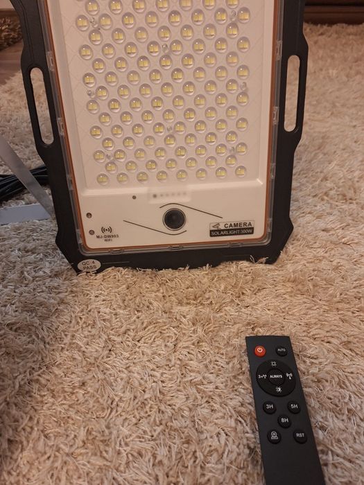 Vand Lampa solara  300 w cu panou . Camera