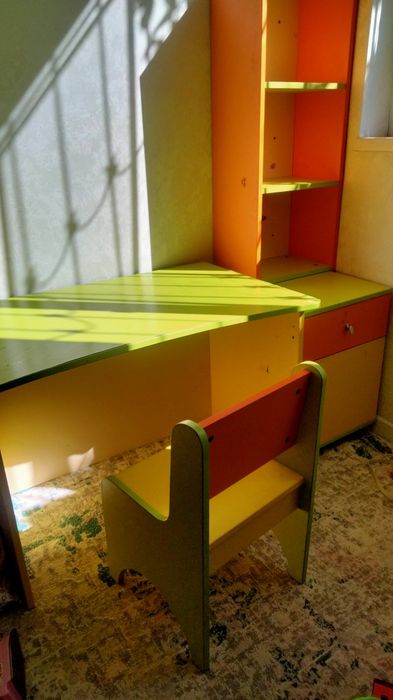 Продаётся очень яркая красивая мебель, прямо глаза радует,качество бом