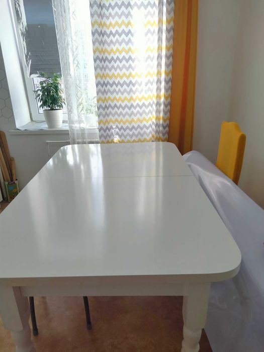 Стол со стульями