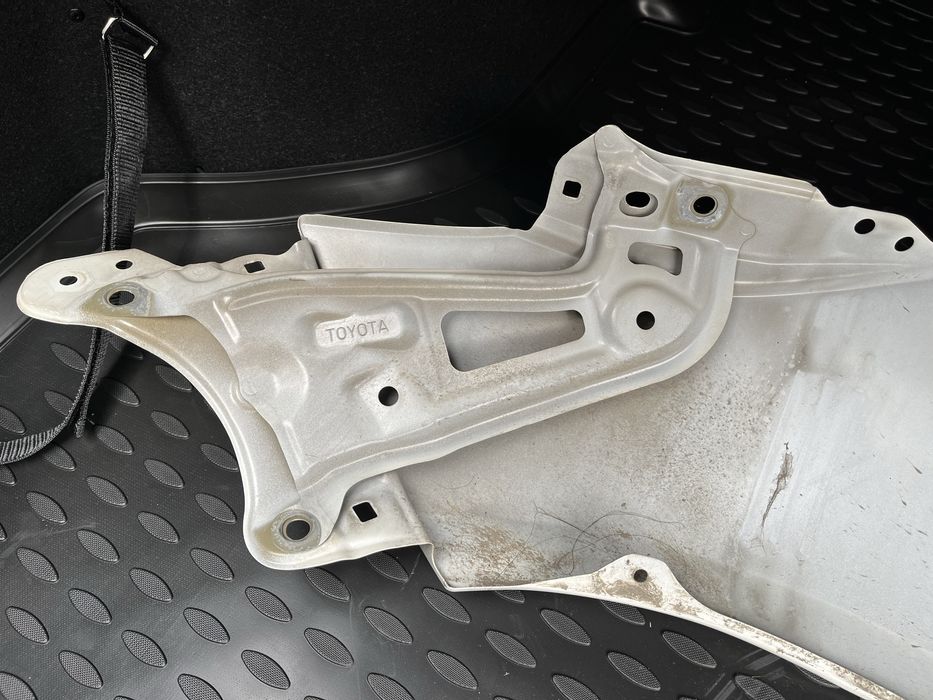 крыло правое toyota corolla 2019