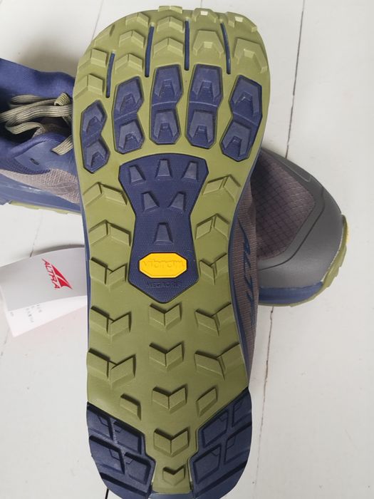 Новые кроссовки Altra