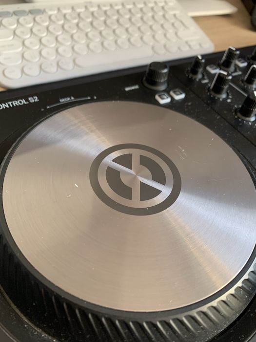 Пулт Native Instruments Traktor Kontrol S2