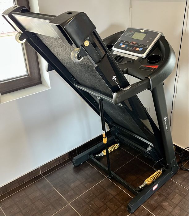 Banda alergare pliabila FitTronic D550, motor de 4 CP. Maxim 140KG