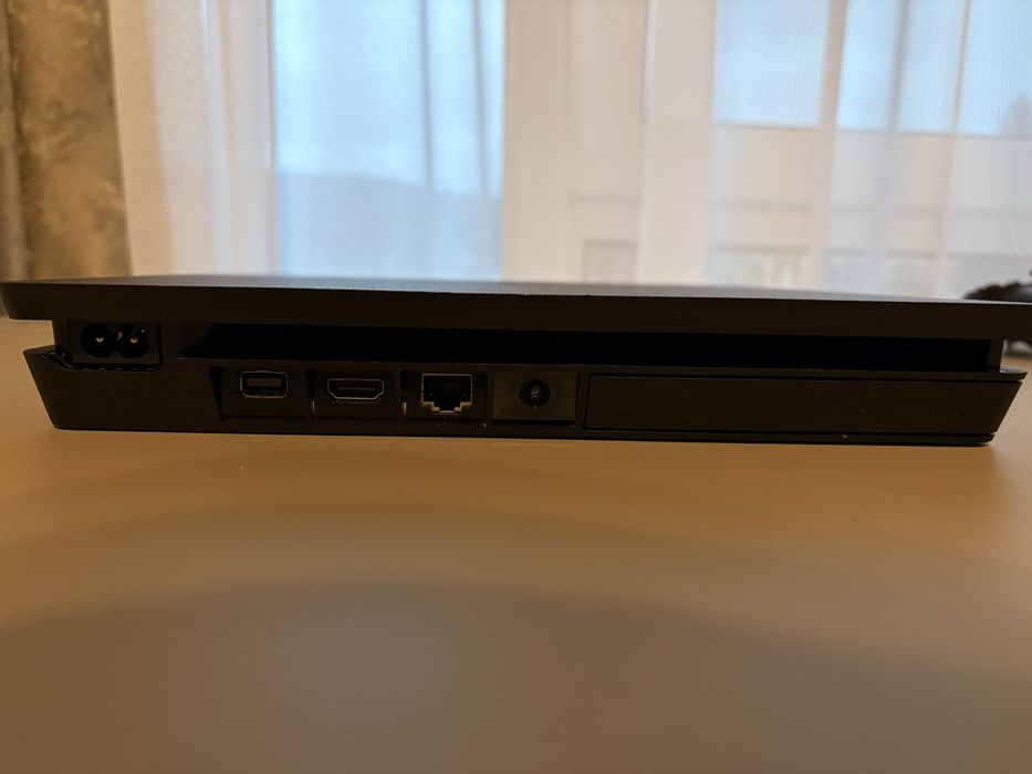 Vand ps4 1 TB stare buna