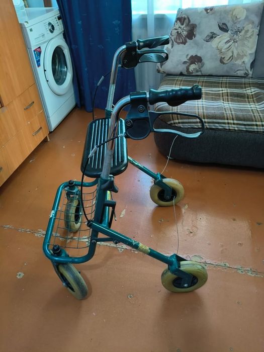 Продам ходунки для инвалидов