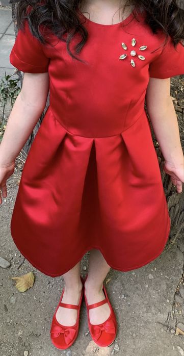 Рокля и обувки H&M за повод 116/122см + подарък