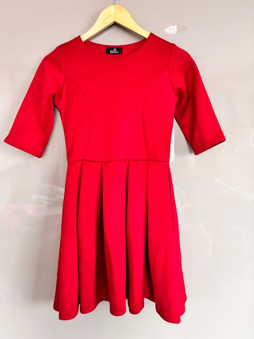 Червена официална рокля