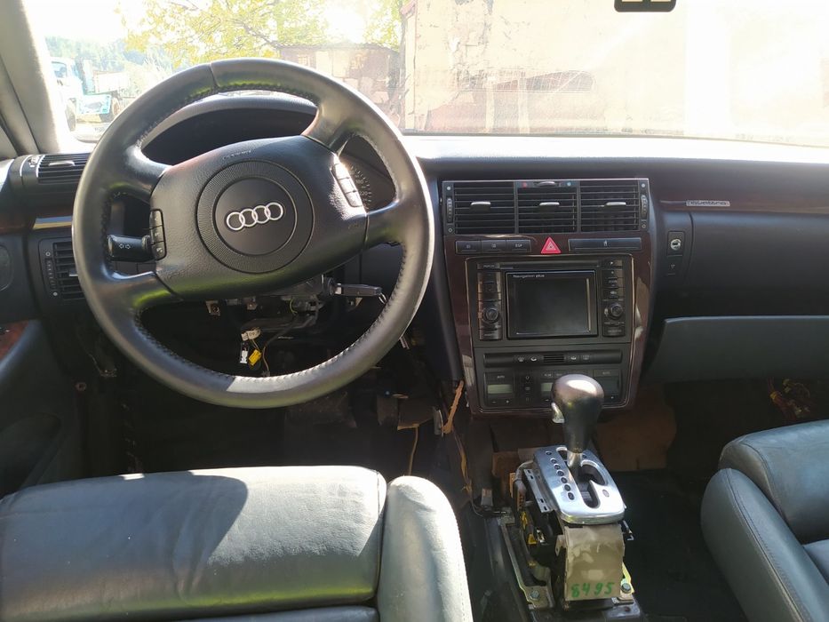 Audi a8 d2  TDI 2,5 два броя на части.